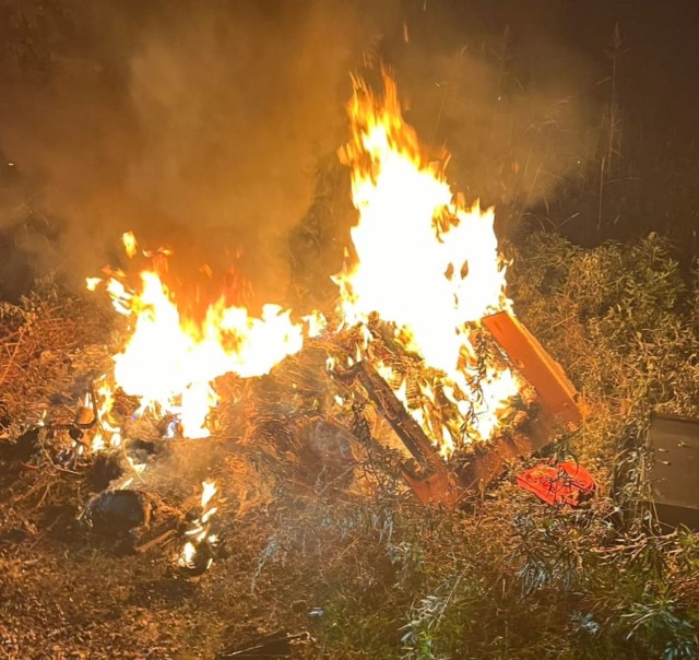 Incendi, rifiuti e buche: raccolta firme per sistemare via Canturina