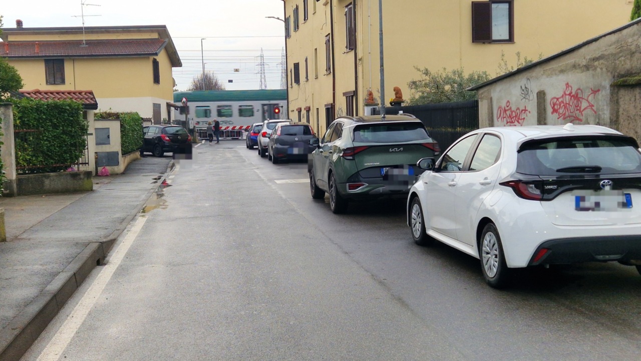 La pazienza ha un limite… anche al passaggio a livello