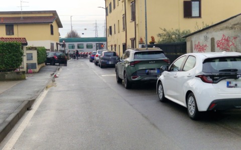 La pazienza ha un limite… anche al passaggio a livello