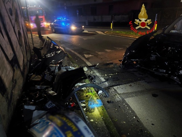 Finisce fuori strada con l’auto: grave 31enne