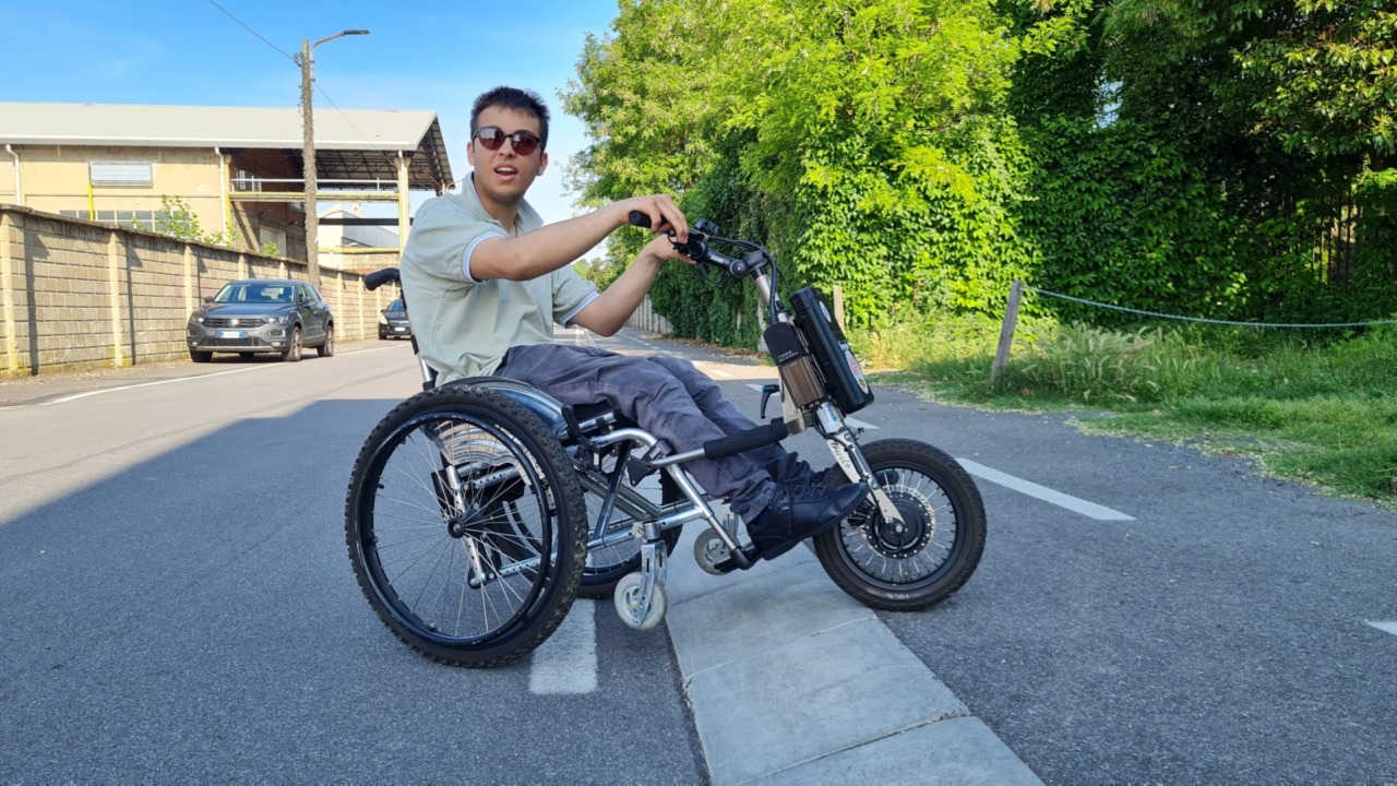 Rubata la carrozzina al giovane campione di handbike