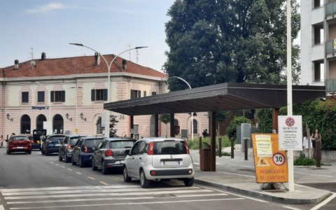 Traffico, sosta selvaggia e commercio in sofferenza: i problemi del quartiere