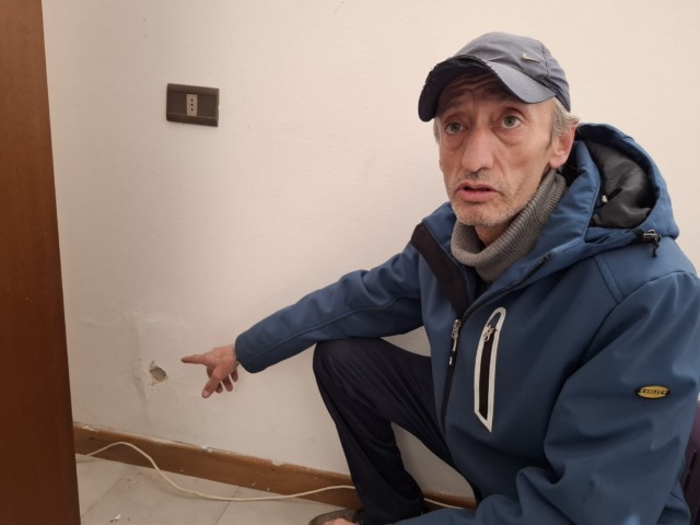 Casa comunale appena assegnata ma ha già problemi di umidità