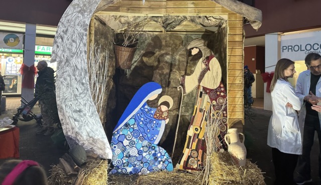 Inaugurata la natività «all’uncinetto»
