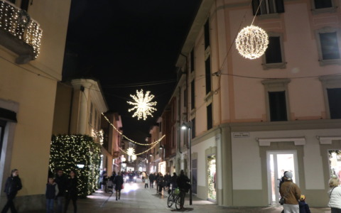 Le luminarie della discordia. Critiche dalle minoranze, Rossi: «Percezioni diverse»