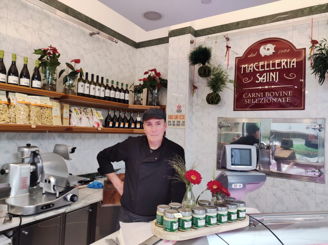 «Un sincero ringraziamento»: dopo un secolo chiude la Macelleria Saini