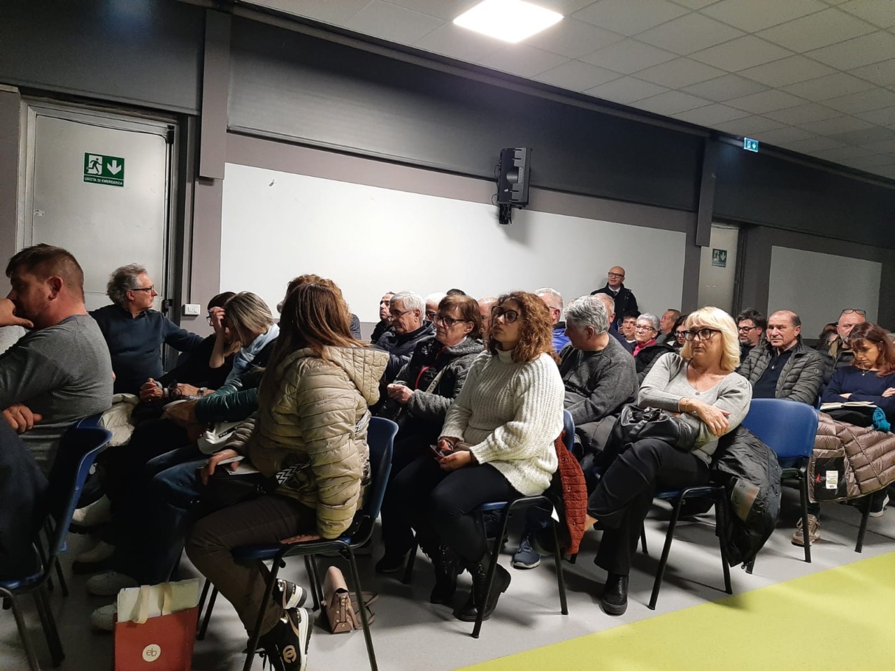 Pioggia di polemiche e rabbia all’incontro con gli alluvionati