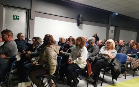 Pioggia di polemiche e rabbia all’incontro con gli alluvionati