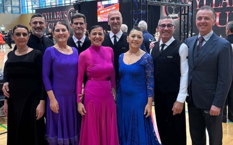 Si iscrivono “per gioco” a un corso di danza. Sei mesi dopo arrivano le medaglie