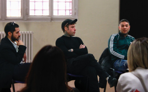 Scelte, responsabilità e percorsi dentro e fuori dal carcere: Fedez ed Emis Killa in dialogo con i detenuti