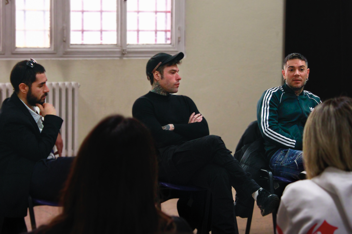 Scelte, responsabilità e percorsi dentro e fuori dal carcere: Fedez ed Emis Killa in dialogo con i detenuti