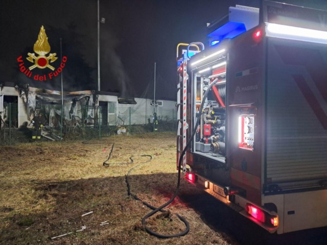 Giussano, incendio container centro sportivo Paina