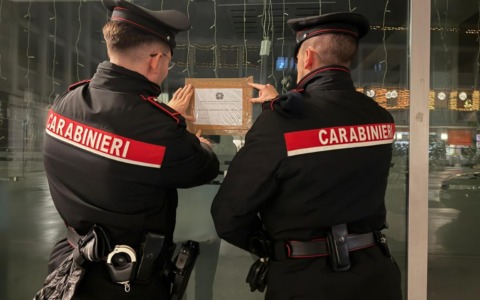 Escalation di violenza e proteste dei residenti: bar  chiuso per 15 giorni