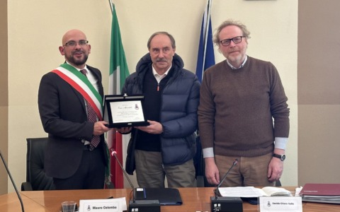 Una vita da medico di famiglia: il Comune ringrazia il dottor Mandelli