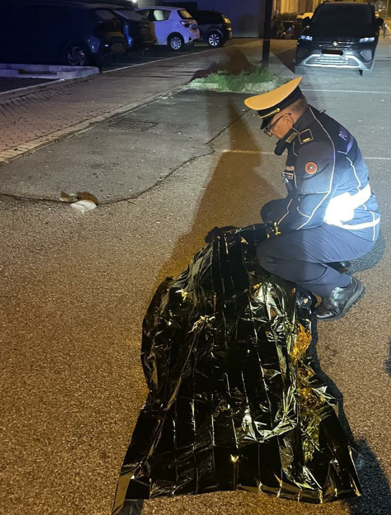 Agenti della Polizia Locale soccorrono uomo in ipotermia