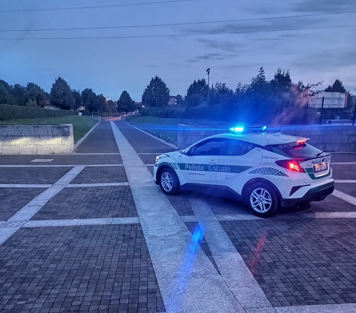 Fugge dopo l’incidente con l’auto presa a noleggio, rintracciato e denunciato