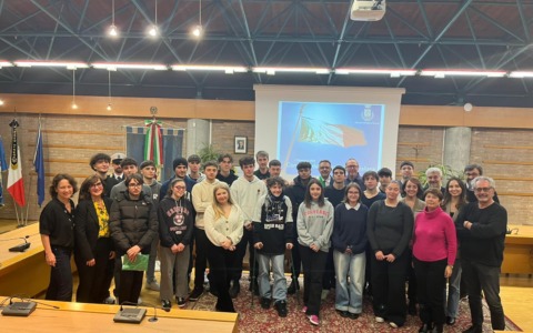 La Costituzione e il Tricolore ai 18enni