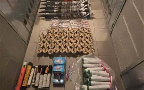 Scoperti tre depositi con 1 tonnellata e 300 kg di fuochi illegali