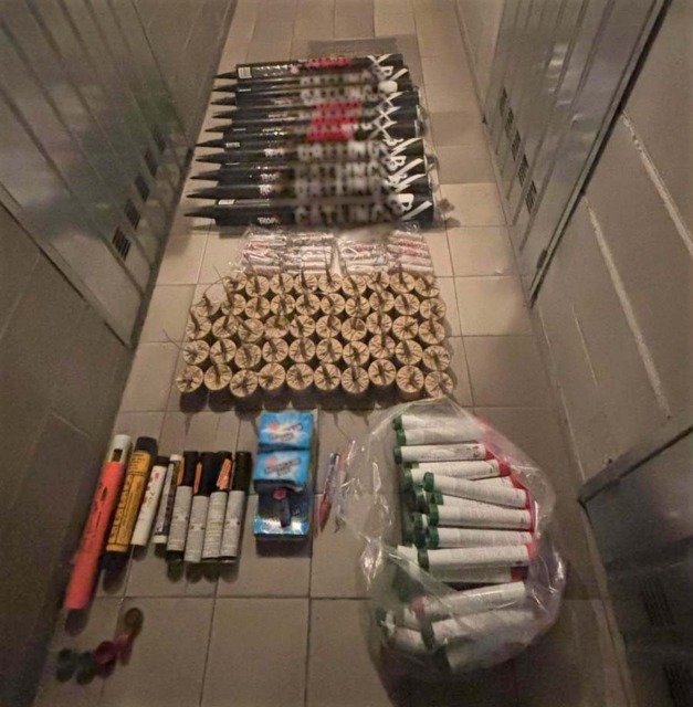 Scoperti tre depositi con 1 tonnellata e 300 kg di fuochi illegali