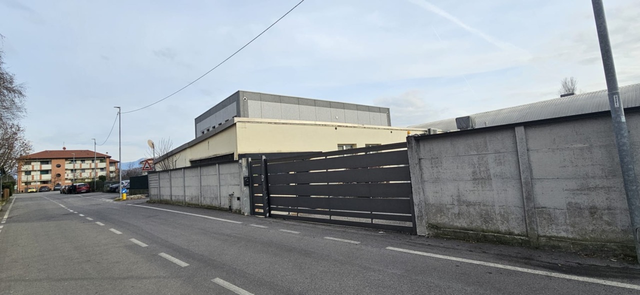 Colpo da film nello storico cappellificio: bottino da capogiro