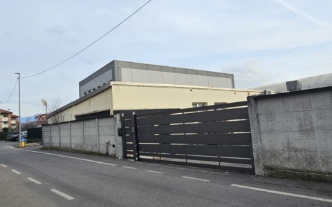 Colpo da film nello storico cappellificio: bottino da capogiro