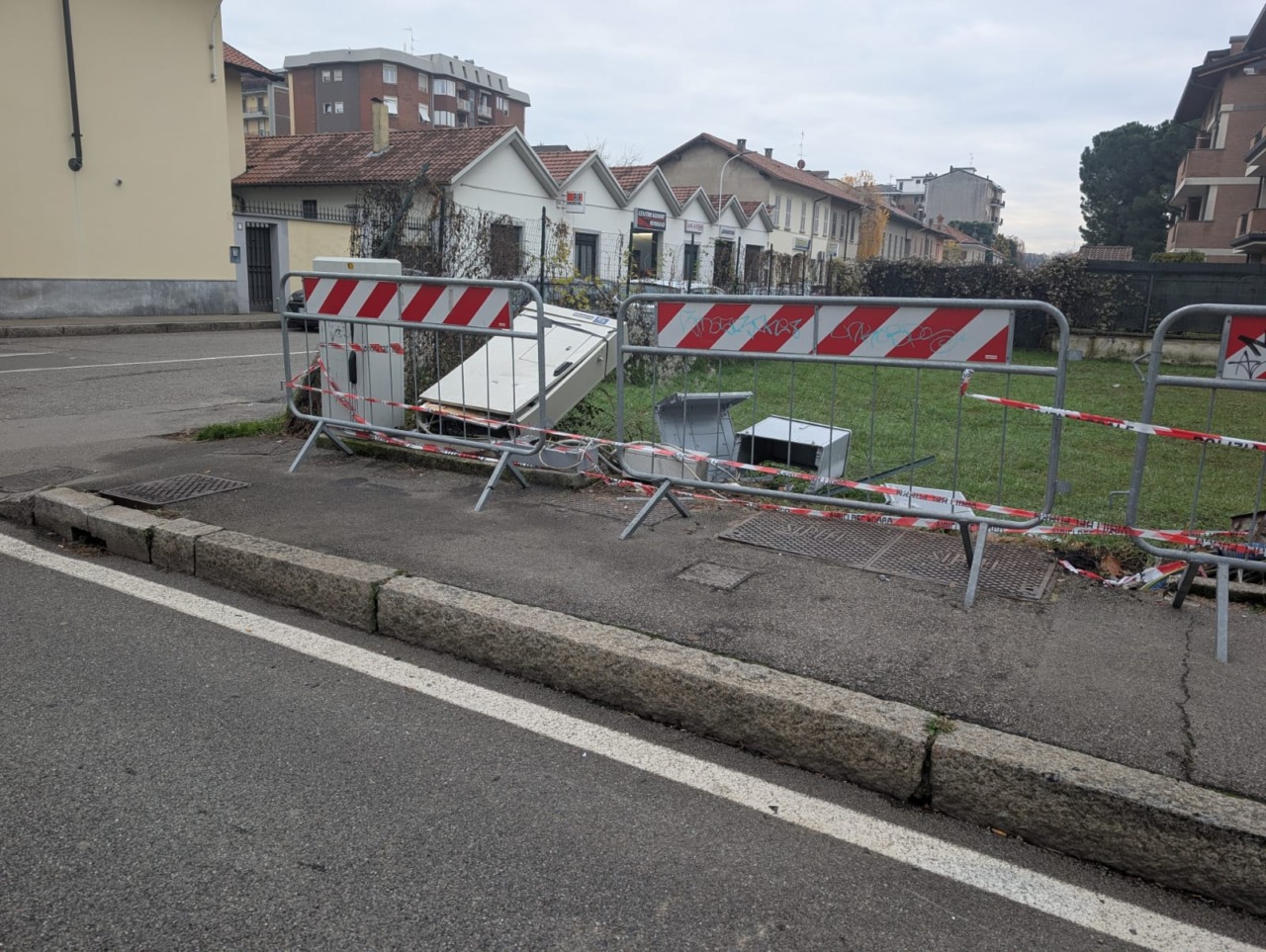 Schianto nella notte, due auto distrutte