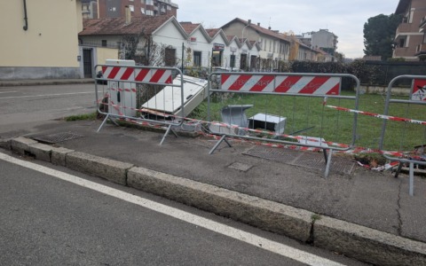 Schianto nella notte, due auto distrutte