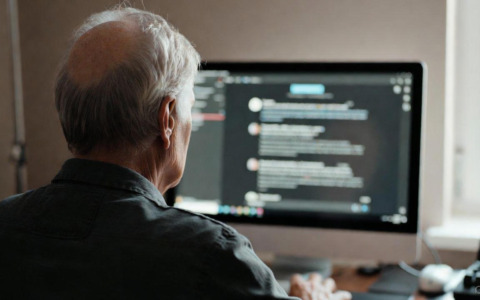 Sexy raggiro a un pensionato su un sito erotico: 5mila euro per non pubblicare foto intime