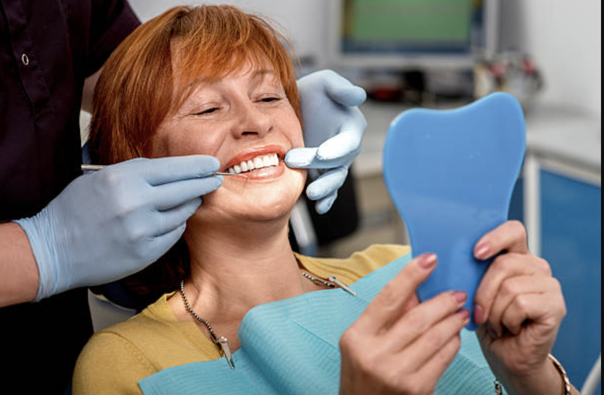 Dalla dentiera ai denti fissi: il carico immediato per le arcate complete