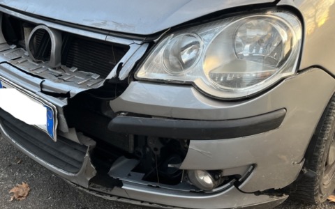 Ventenne finisce contro un albero con l’auto: soccorso dal 118