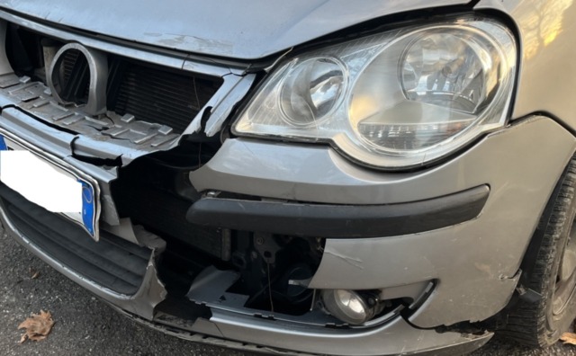 Ventenne finisce contro un albero con l’auto: soccorso dal 118