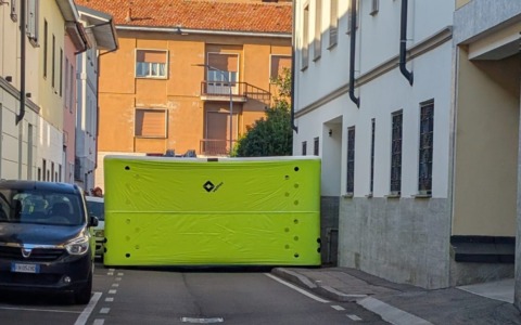 Mobilitazione per un 20enne che minacciava di buttarsi dal tetto