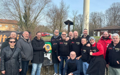 Installati due nuovi defibrillatori