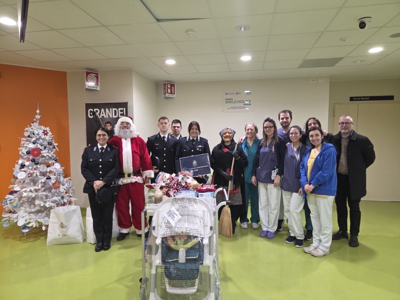 La Befana della Polizia porta doni e sorrisi in Pediatria