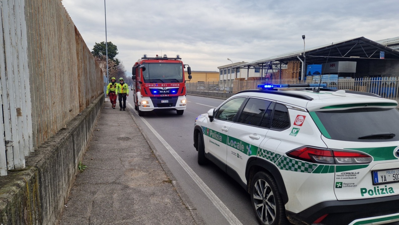 Incidente sul lavoro, due operai cadono da oltre 5 metri di altezza: uno di loro ricoverato in codice rosso