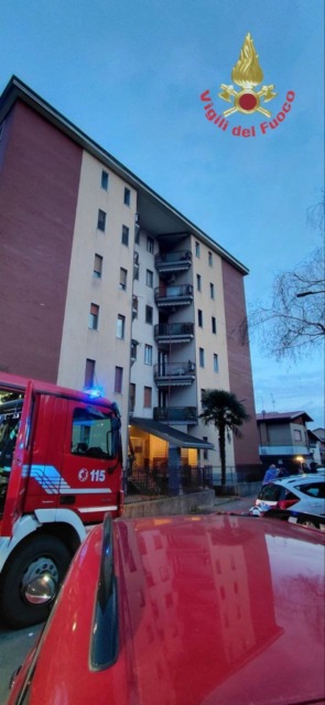 Scoppia un incendio in un appartamento