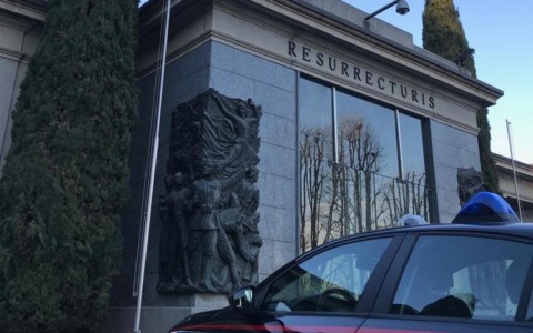 Ancora furti al cimitero, la sfogo di due cittadine di Carate Brianza