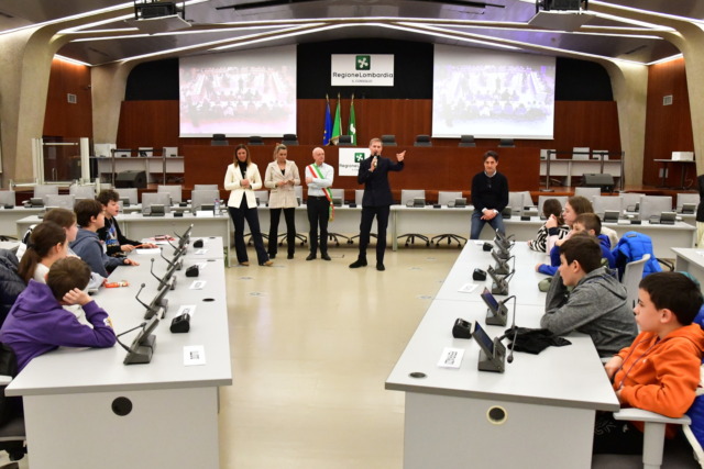 La scuola primaria Rodari di Macherio in visita a Palazzo Pirelli