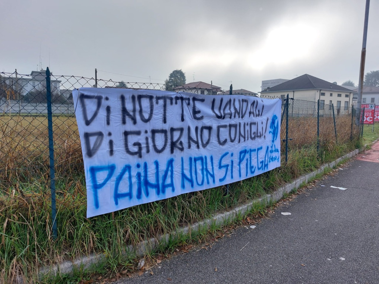«Conigli, Paina non si piega»: nuovo striscione dopo  i vandalismi  al centro sportivo «Boffi»