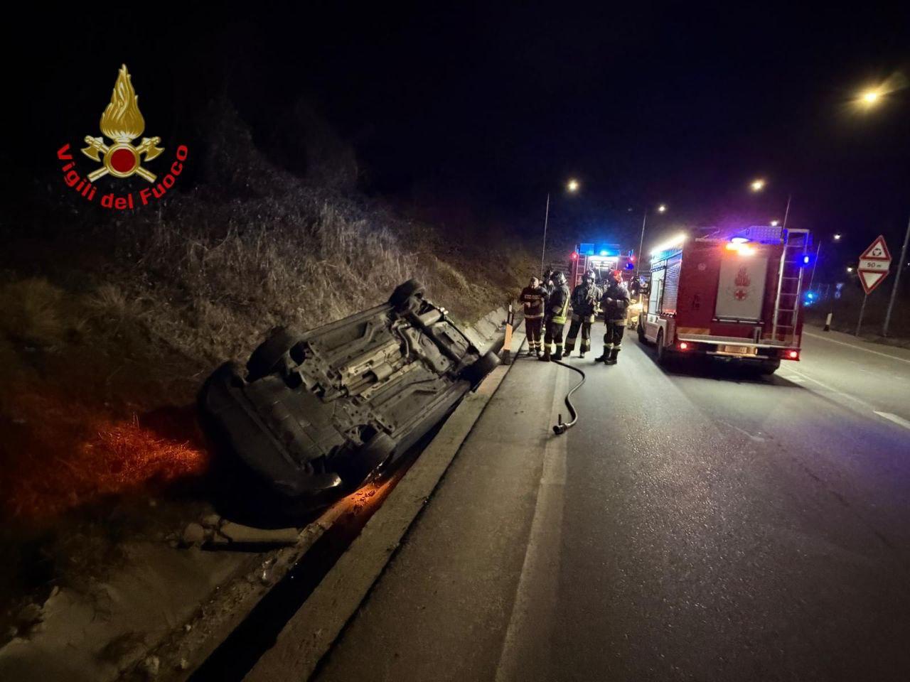 Due ribaltamenti all’Epifania, pompieri al lavoro a Giussano e Biassono