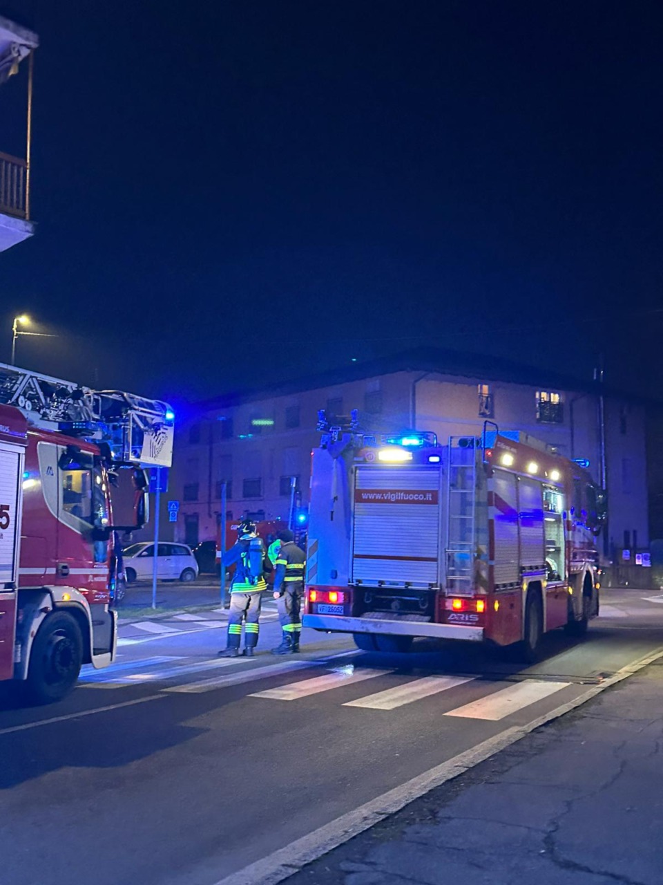 Principio d’incendio in una lavanderia self service: fumo e spavento tra i residenti