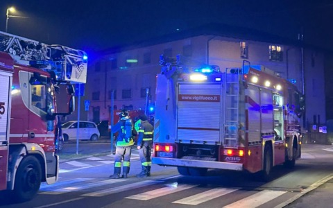 Principio d’incendio in una lavanderia self service: fumo e spavento tra i residenti