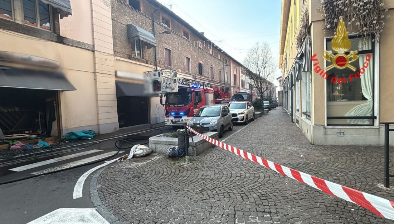Negozio va a fuoco a Muggiò