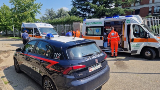 Migrante dà in escandescenze, rompe una finestra e svuota un estintore