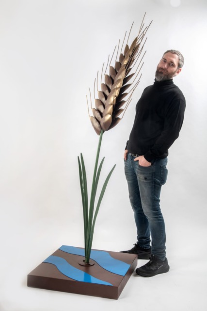 Simon Saronni scultura grano della pace per concerto Epifania di Napoli