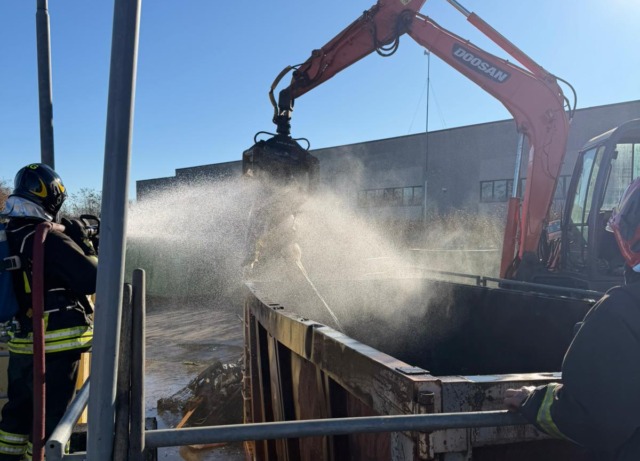 Ornago incendio discarica