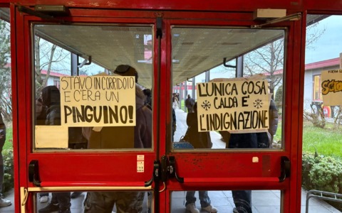 Scuola al freddo, gli studenti scioperano