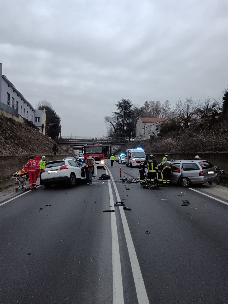 Sei feriti nel maxi incidente fra tre auto sulla Saronno-Monza: cosa è successo