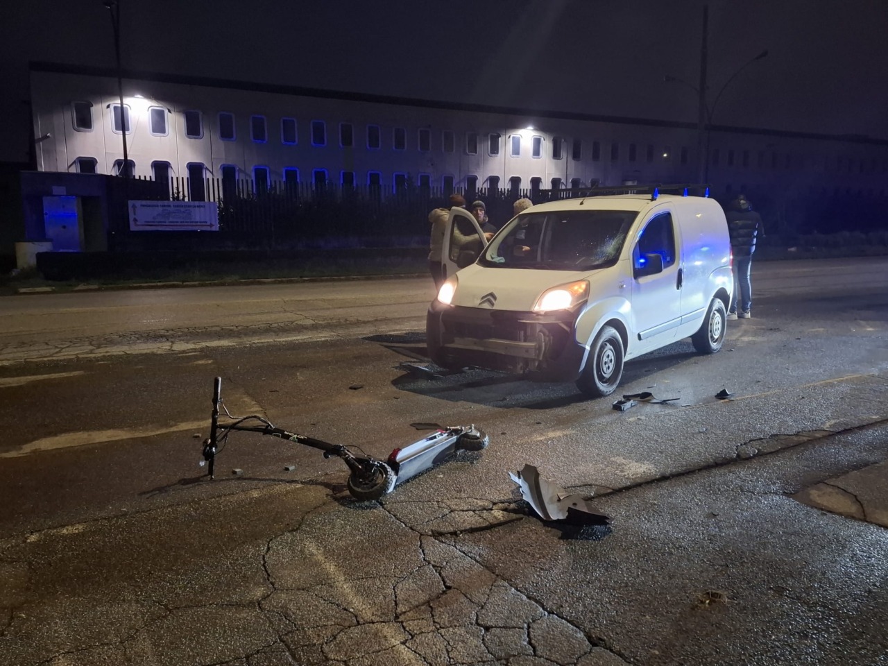 Investito 19enne in monopattino, arriva l’elisoccorso