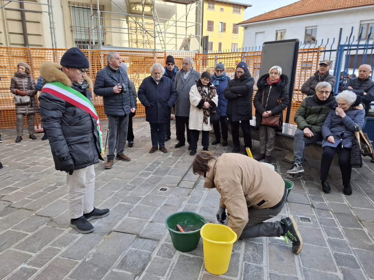 L’abbraccio della città al partigiano: “Bentornato Mario Gerardo Biga”
